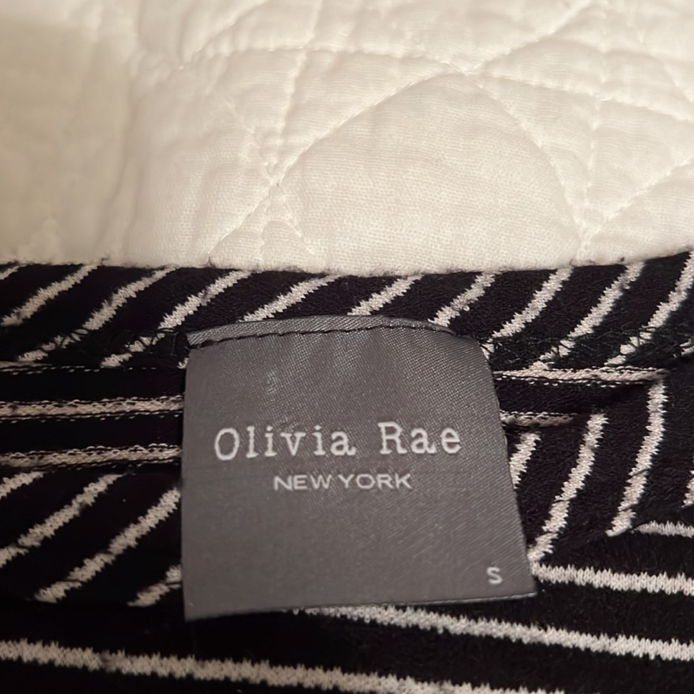 Olivia Rae Top - Picture 2 of 3